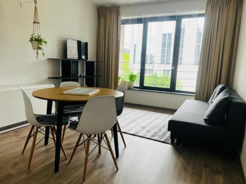 Rogier Apartment | Discover Jardin Botanique: Family-Friendly Dining Awaits