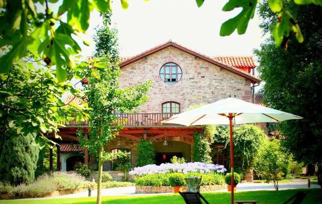 Carrejo Hotel | Jardin de Carrejo: Guest Rated 9.3 with Family Dining