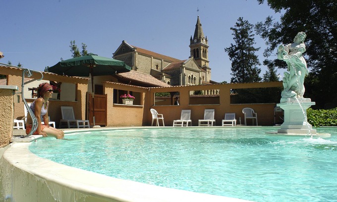 Saint-Georges-d'Esperanche Apartment | Relax at Jardins du Castel Gîtes with Ocean Views & Pool