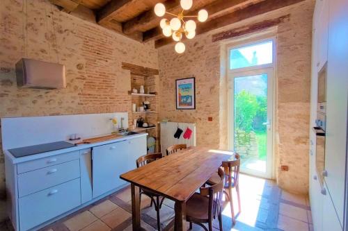La Chatre House | Discover Jardin Secret de La Châtre - City Center Retreat