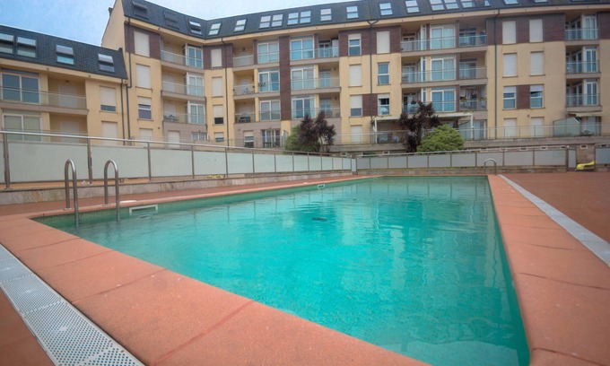 San Cibrao Apartment | Jardines del Mar residential pool and beach