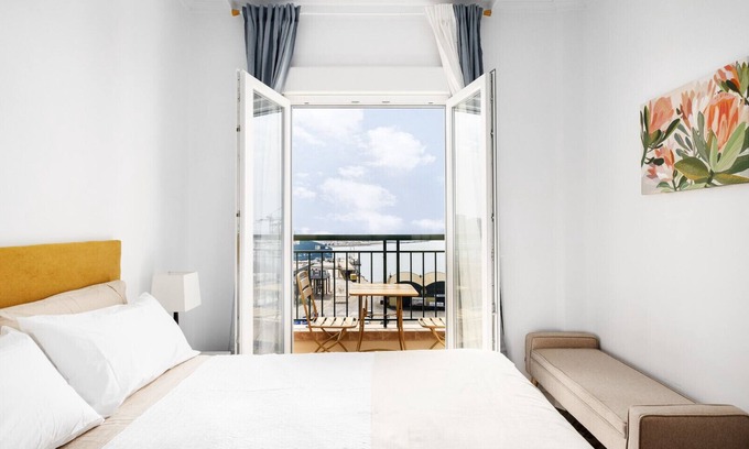 Ensanche Centro Apartment | Jardines del Puerto: Scenic Views and Pet-Friendly Retreat