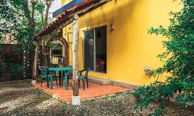La Manzanilla Apartment | Cozy Jardines Tropicales: Steps from the Beach with Ocean Views