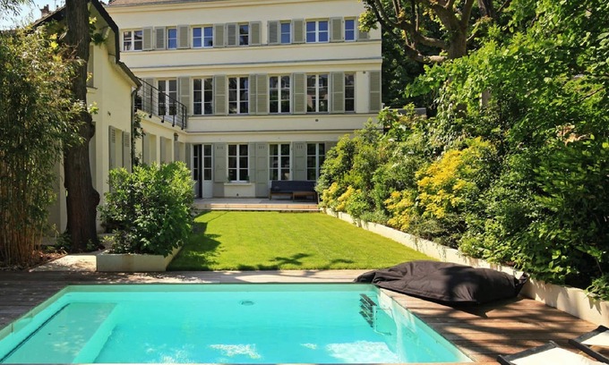 5th Arrondissement House | Experience Jardins du Panthéon: Mansion with Heated Pool
