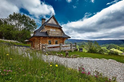 Nowy Targ House | Experience Jarogówka: Pet-Friendly Mountain Retreat