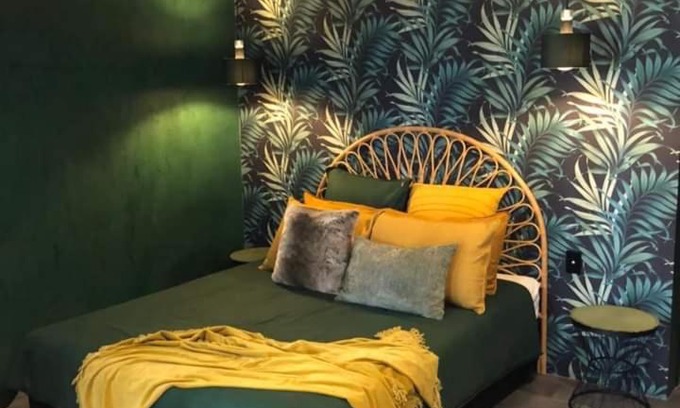 Dolphin Heads Apartment | Discover JAROLIFE4: Family-Friendly with Pool & Breakfast