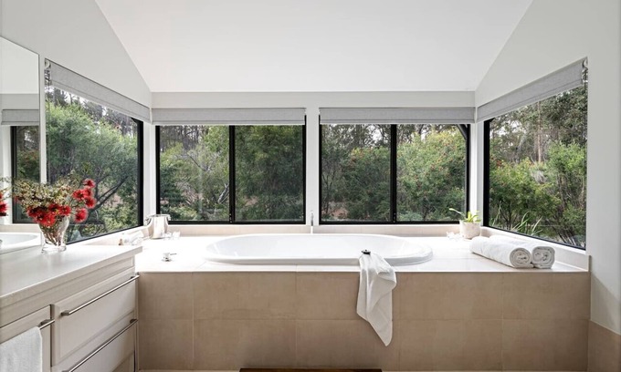 Rosa Glen Hotel | Unwind at Jarrah Grove Forest Retreat in Margaret River