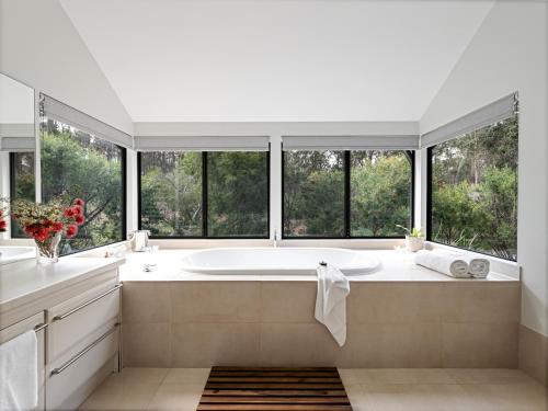 Rosa Glen Ski Chalet | Serene Jarrah Grove Forest Retreat with Hot Tub & Pets Welcome