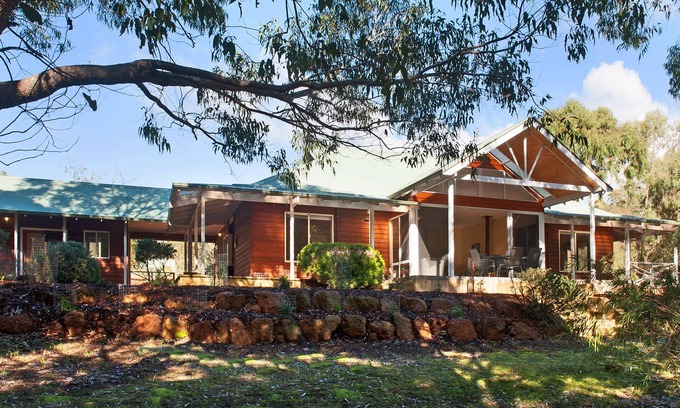 Quindalup House | Pet-Friendly Retreat: Jarrah Knoll Bungalow Awaits You!