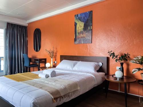 Suan Luang Apartment | Discover Jaruchok Apartment: Budget-Friendly Getaway