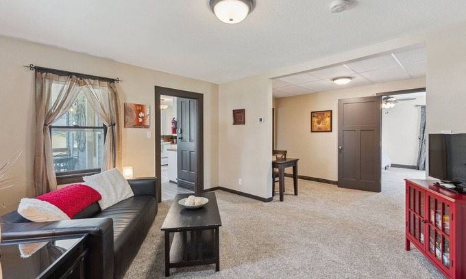 Lake City Apartment | Inviting Jasmine Apartment - Steps from Lake Pepin