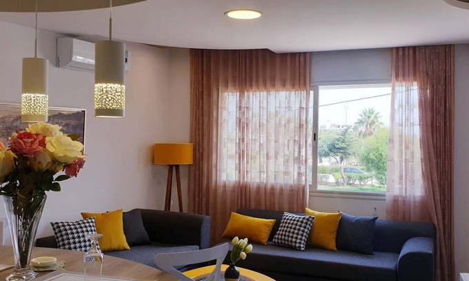 Al Marsa Apartment | Beachside Jasmine Apartments: Family-Friendly & Steps to Sand