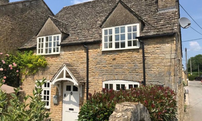 Bourton House | Explore Jasmine Cottage: 2 Bedroom Oasis in Bourton