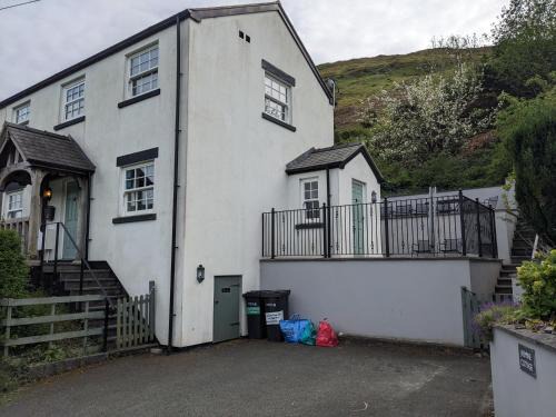 Llangollen House | Oceanfront Jasmine Cottage: Guest Rated 9.4/10, Family-Friendly