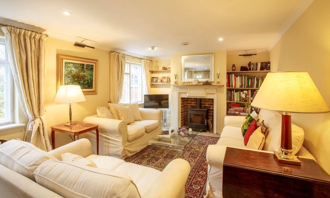 Kelsale Cottage | Pet-Friendly Jasmine Cottage in Kelsale - Perfect for Families