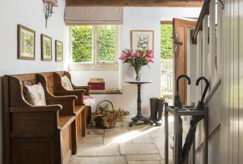 Burford House | Pet-Friendly Retreat at Jasmine Cottage, Oxfordshire