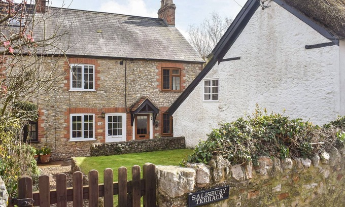 Kilmington Cottage | Cozy Jasmine Cottage: Pet Friendly with Open Fire in Devon