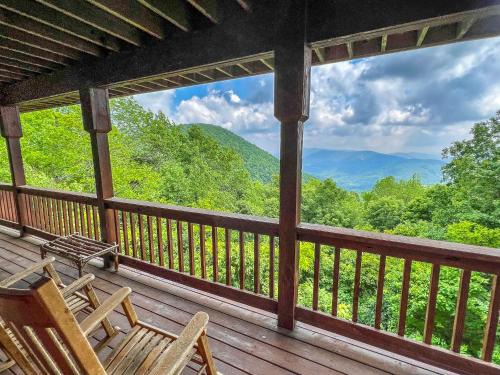 West Jefferson House | Escape to Jasmine Heights - Ideal Family Getaway 2023