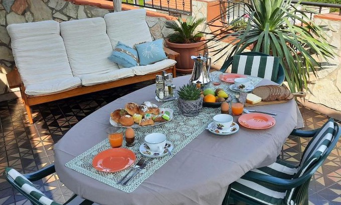 Trappeto Apartment | Top-Rated Jasmine House Attic - Pet Friendly with Breakfast