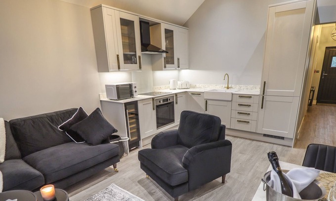 Hull Cottage | Pet-Friendly Jasmine: Ideal Holiday Cottage in Willerby