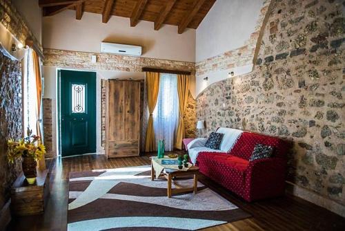 Dafnata Apartment | Exceptional Jason's Stone House - Pet Friendly & Family Ready