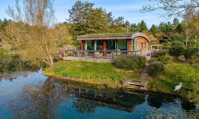 Richmond Cottage | Jasper Lodge: Cozy Getaway for Families with Breakfast