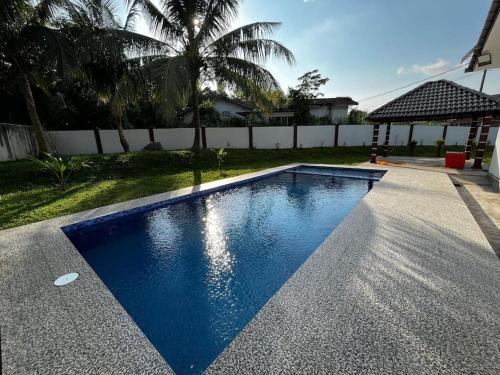 Taman Haji Zainal House | Exceptional JAST 9 Pioneer Cove Villa with Pool & Family Fun