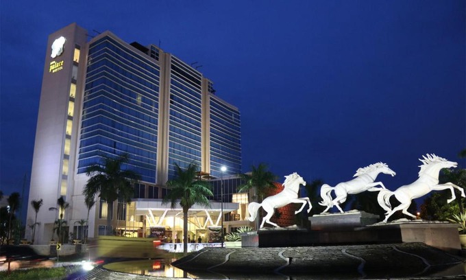 Cikarang Hotel | Java Palace Hotel: Family-Friendly with Pool and Breakfast