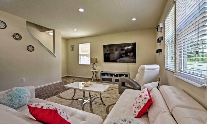 Westside House | Cozy Jax Home with Yard - Family-Friendly Near Adventure!