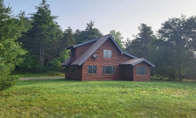Jay Cabin | Jay Cabin: Pet Friendly Retreat with Pool & Scenic Acres