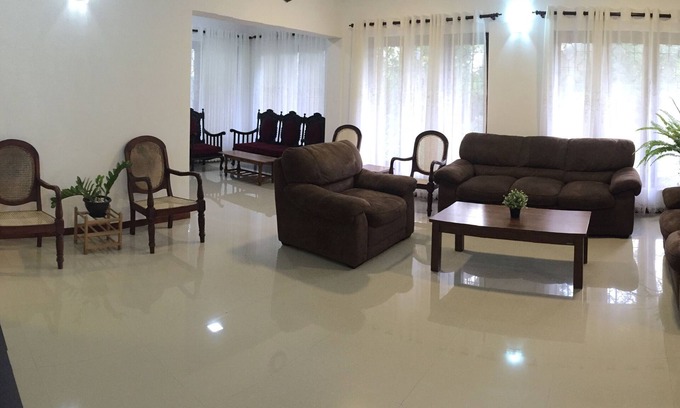 Hikkaduwa House | Relax at Jaya Villa: 4 BR with Private Pool & Breakfast