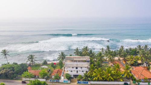 Midigama East Hotel | Relax at Jayanthi Surf Dreams: Private Beach & Ocean View
