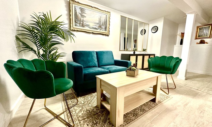 St. Albans Apartment | Welcoming Stay at JayLei Humble Abode for Families