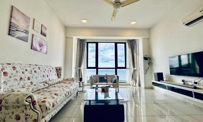 Seri Tanjung Pinang Apartment | Ocean View Jazz Suite with Netflix & Pool Access