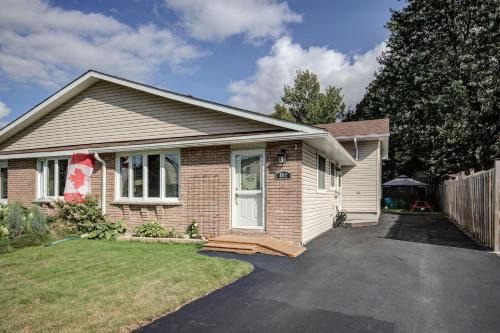 Sudbury Apartment | Eco-Friendly Getaway at Jazzle Home with Hot Tub & Kitchen