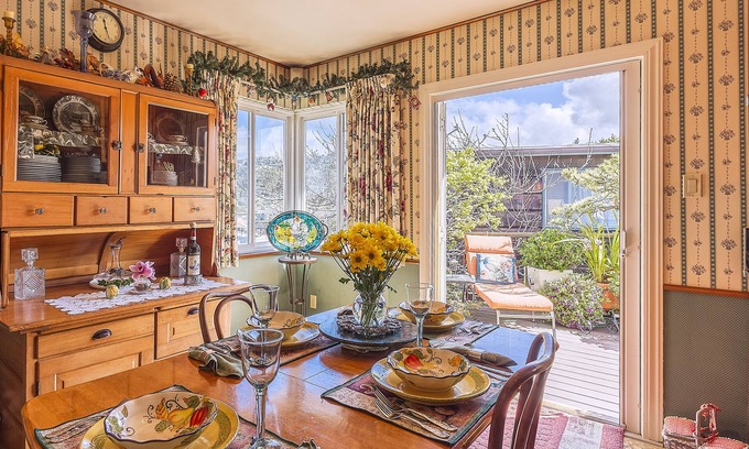 Richmond Annex House | Unforgettable Jazzy Jives with Spa and Breakfast Amenities