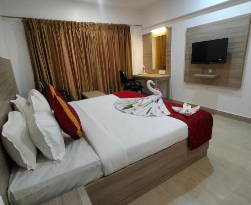 Srirangam Hotel | Budget-Friendly JB Residency with Family Dining Options