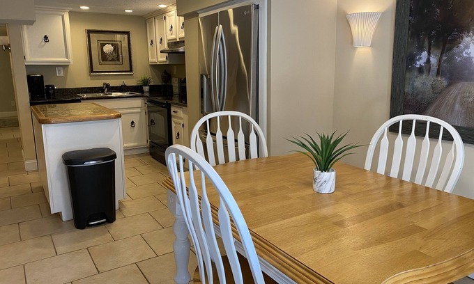 Johnson City Apartment | Guest Rated 10/10: JC Base Camp with Full Kitchen & Laundry