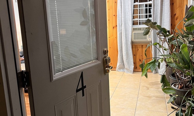 Hebron Apartment | Cozy JC's Place #4: Family-Friendly with Breakfast Included