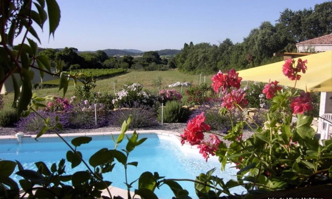 Saint-Jean-de-Crieulon House | Blissful JDV Holidays with Private Pool and Vineyard Views