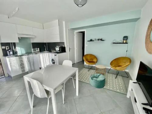 Gare-Jouvenet Apartment | Child-Friendly Getaway at Jean Paul 2 – Guest Rated 9.5!