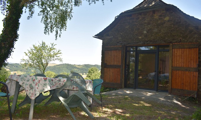 Auzits House | Family-Friendly Jeanne's Cottage with Full Kitchen Access