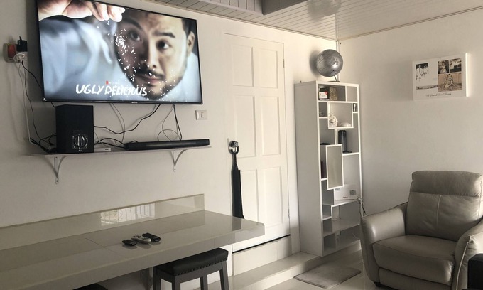 San Fernando Apartment | Cozy JEANOEL CHATEAU: Family-Friendly 2-Bedroom Retreat