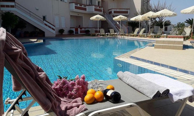 Agii Apostoli Apartment | Jechrina: Guest Rated 9.3 with Pool & Family-Friendly Perks
