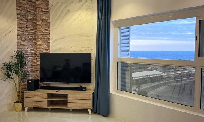 Ash Shati Apartment | Jeddah Red Sea View: Family-Friendly Retreat by the Water
