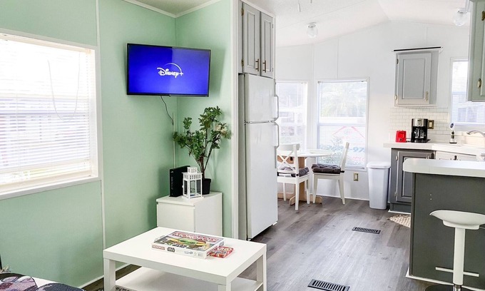 Kissimmee Cottage | Jedi Cottage: 10/10 Rated, Steps from Disney & Universal!