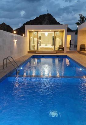Hatta House | Discover Jeema Lodge: Oceanfront Retreat with Pool Access