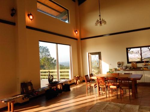Emei Cabin | Experience Comfort at Jeff Maker TW Workshop - Rated 9/10
