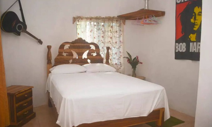 Fairy Hill House | Cozy Jeff's Downstairs Room at Robin Hood Guesthouse