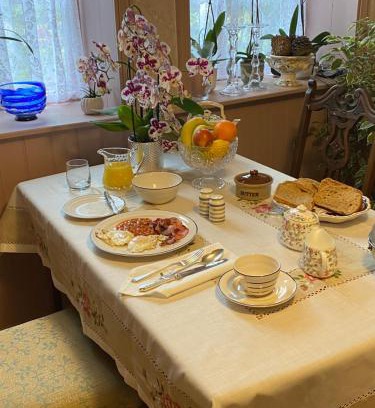 Walsingham Bed & Breakfast | Guest Rated 10/10 at Jeffrey’s B and B for Your Stay